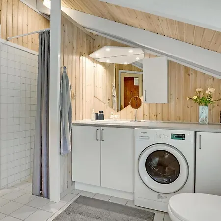3 Bedroom Stunning Home In Glesborg בית נופש *