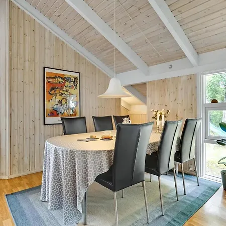 3 Bedroom Stunning Home In Glesborg * Glesborg