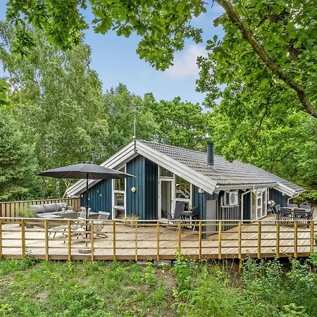 3 Bedroom Stunning In Glesborg Fjellerup Strand