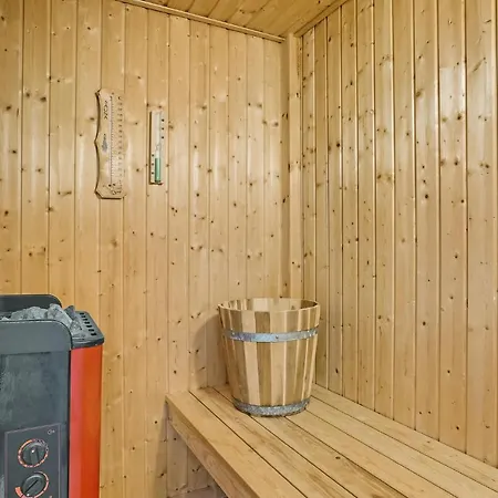 3 Bedroom Stunning Home In Glesborg בית נופש *