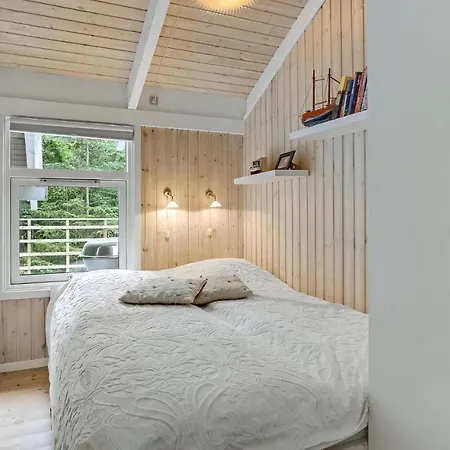 3 Bedroom Stunning Home In Glesborg בית נופש *