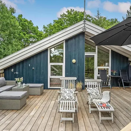 3 Bedroom Stunning In Glesborg * Fjellerup Strand