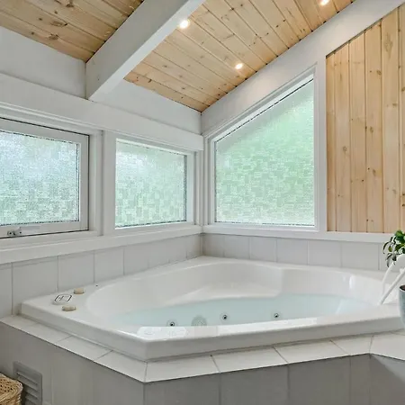 3 Bedroom Stunning Home In Glesborg