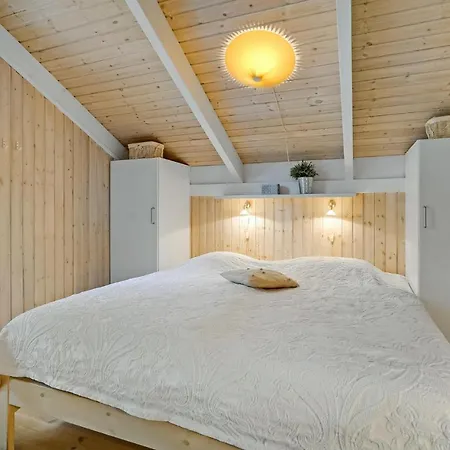 3 Bedroom Stunning Home In Glesborg *
